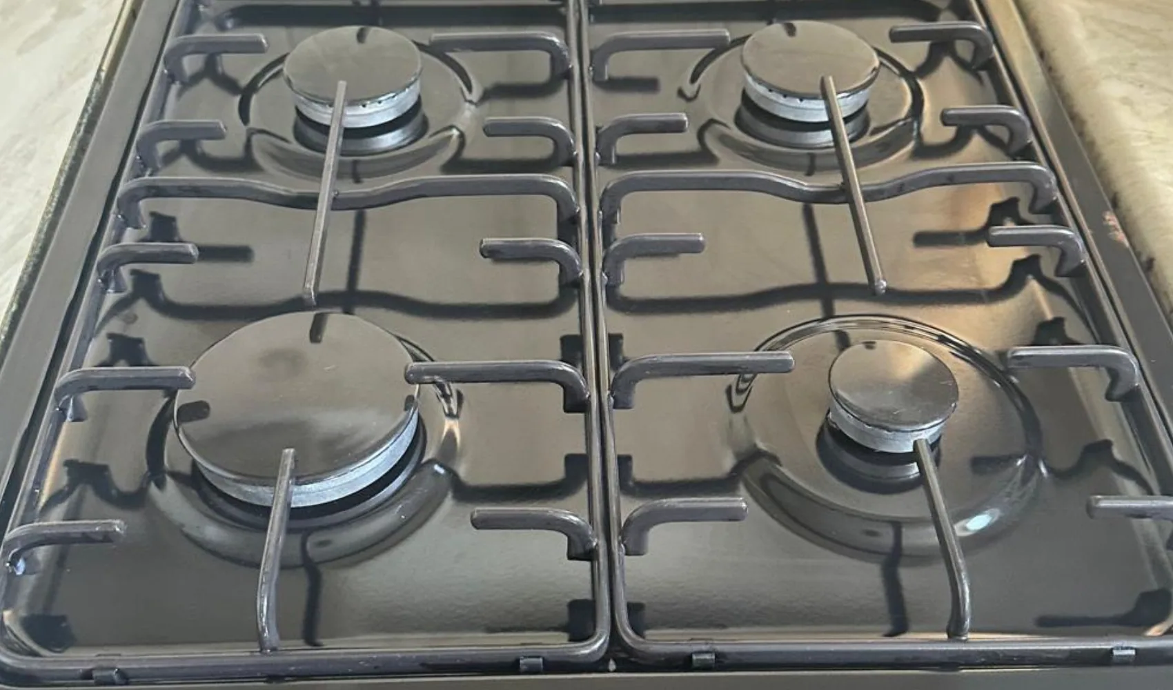 Hob polished after cleaning